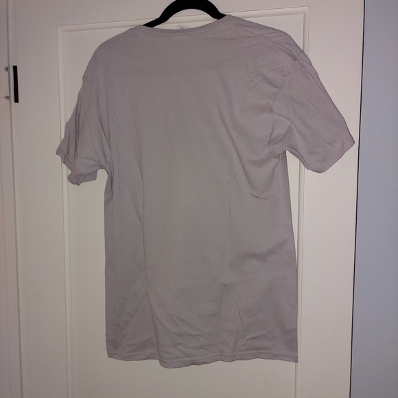 Fruit of the Loom~Retro 80's Gray Predator Unisex Short Sleeve T-shirt - Picture 4 of 10